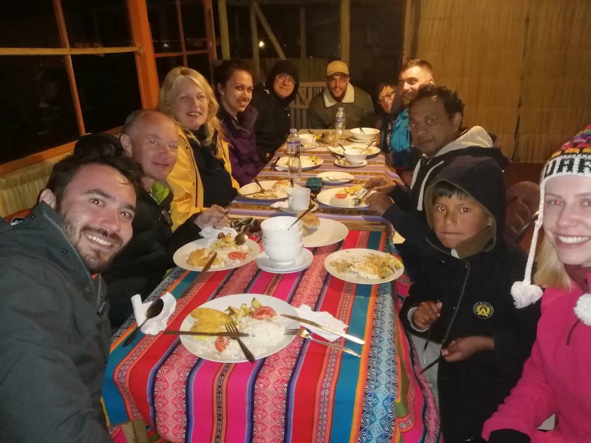 Urosfood & Titiqaqa Lodge 외부 사진
